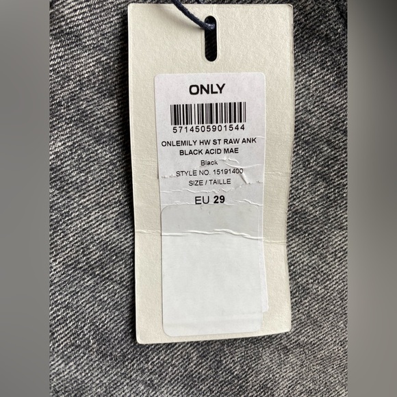 🆕NWT ONLY Emily High Waisted Black Acid Jeans with Raw Hem in Size 29 - Picture 13 of 14